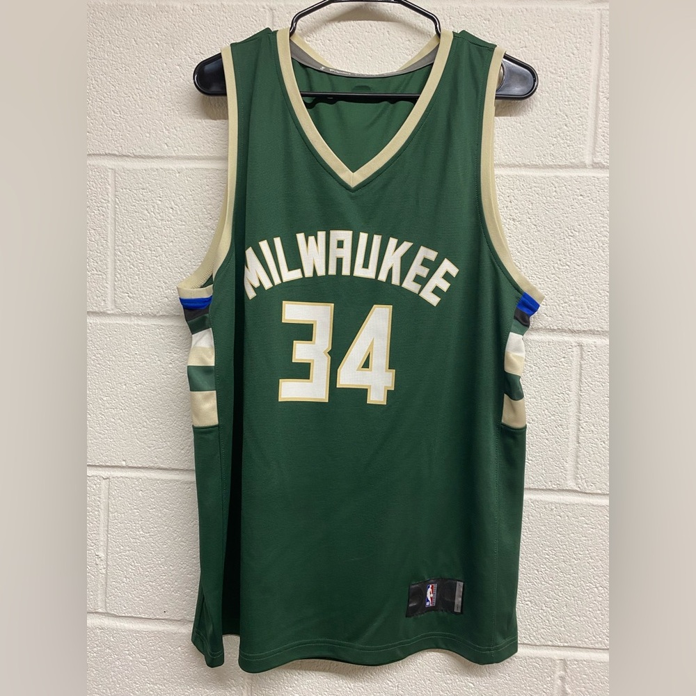 Giannis Antetokounmpo Milwaukee Bucks Fanatics Replica Jersey - Size Large